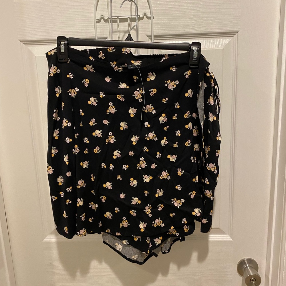 Torrid Wrap Skort NWT